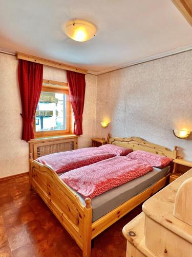 Кровать или кровати в номере Bike&Ski Saroch Apartments