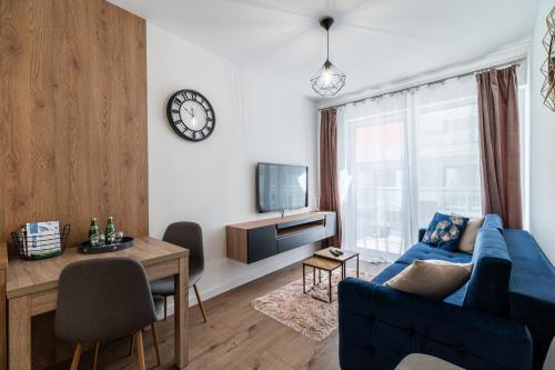 Televízia a/alebo spoločenská miestnosť v ubytovaní Horyzont Apartamenty - Kapitański Mostek- BLISKO PORTU- Śniadania