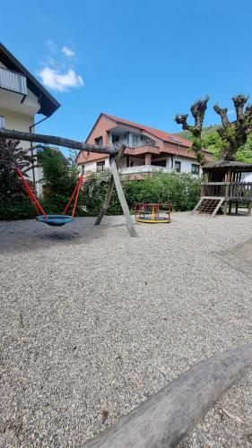 Herní místnost nebo prostor pro děti v ubytování Ferienhaus Bühlertal mit 3 Fewos