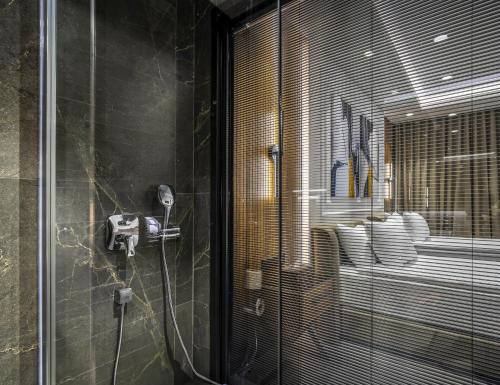 Koupelna v ubytování Grand Sapphire Resort & Casino