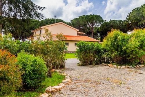 Κήπος έξω από το Casale Lorenzo Appartamenti