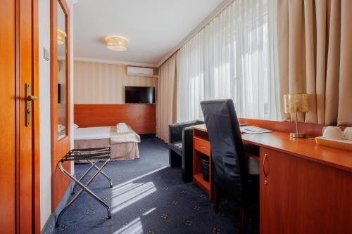 Televisyen dan/atau pusat hiburan di Hotel Cristal Park