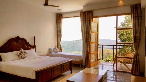 Postel nebo postele na pokoji v ubytování MERIDIAN HILL TOP YERCAUD