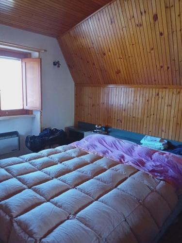 Ένα ή περισσότερα κρεβάτια σε δωμάτιο στο Casa Vacanza Alfedena