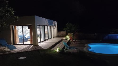 Kolam renang di atau dekat dengan Appartement dans les vignobles
