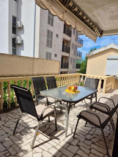a patio with a table and chairs on a patio at Mali Miločer Bay Accommodation in Sveti Stefan