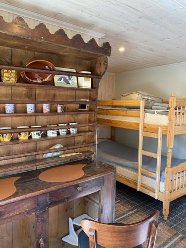 a room with two bunk beds and a desk at Stallet Boende utanför Alingsås in Alingsås