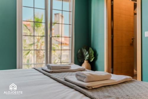 Ένα ή περισσότερα κρεβάτια σε δωμάτιο στο Sunrise Villa - Retreat with pool by Ericeira