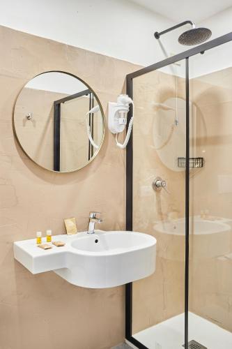a bathroom with a sink and a mirror at Hotel Brooklyn in Florence