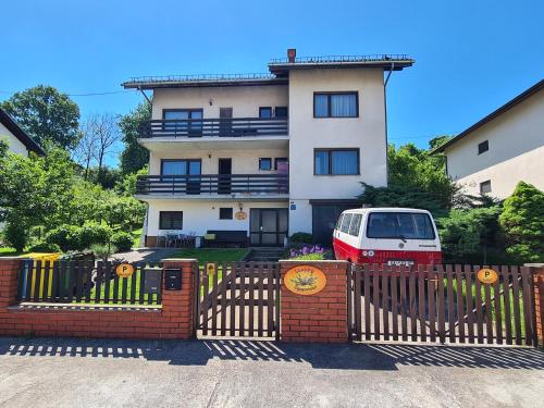 Budova, kde se apartmán nachází
