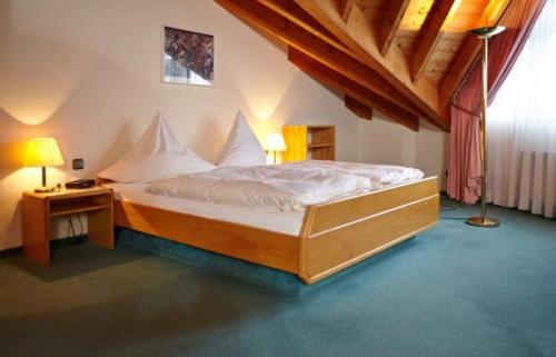 a bedroom with a large bed in a room at Hotel Sonne in Bad Homburg vor der Höhe