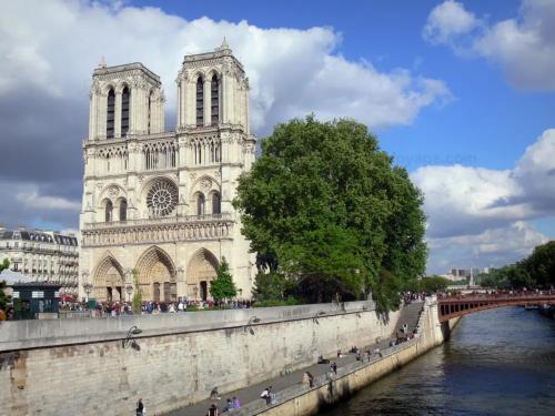 Imhost 8 - Lovely studio at St Michel-Notre Dame