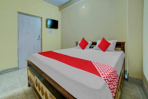 Łóżko lub łóżka w pokoju w obiekcie OYO Flagship Hotel Sweet And Soul