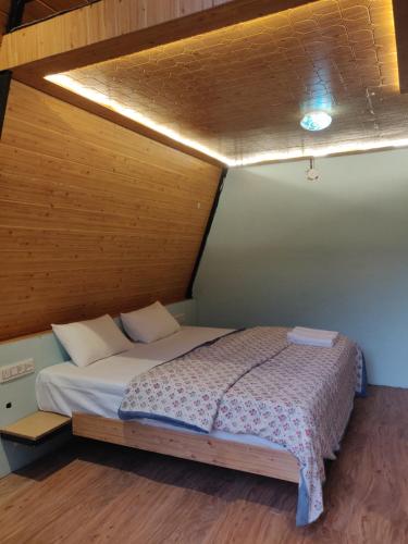 Postel nebo postele na pokoji v ubytování La Familia Kasol