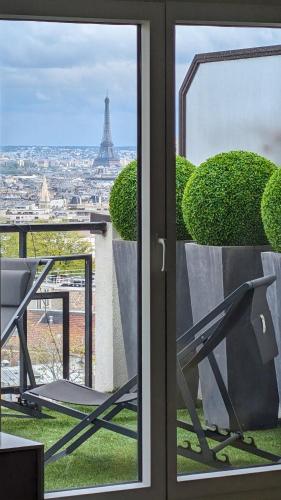 Appartement d'exception Paris 20ème, terrasse de 45m2, vue sur la Tour Eiffel