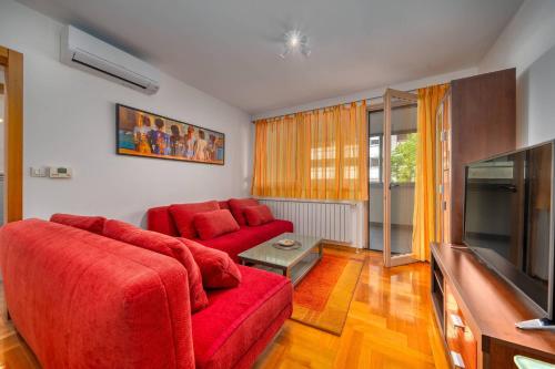 Cityscape Comfort Apartment With Garage - Happy Rentals