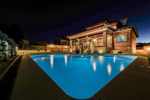 Πισίνα στο ή κοντά στο Luxe Experience Toledo * Pool * BBQ * Billar