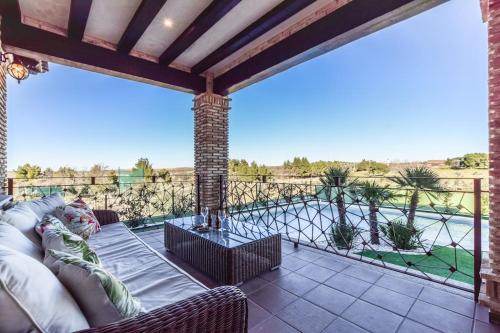Μπαλκόνι ή βεράντα στο Luxe Experience Toledo * Pool * BBQ * Billar