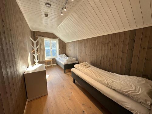 En eller flere senger på et rom på Lofoten Panorama