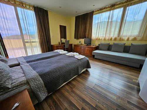 Ένα ή περισσότερα κρεβάτια σε δωμάτιο στο Family Hotel Komhotel