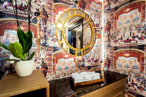 a bathroom with a mirror on a colorful wall at Hotel Casa Palacete Tablas by Maxi Hoteles in Granada