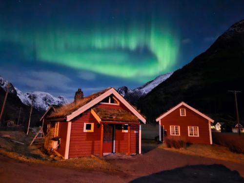 an old house with the aurora in the sky at Trollbu Aabrekk gard in Briksdalsbre
