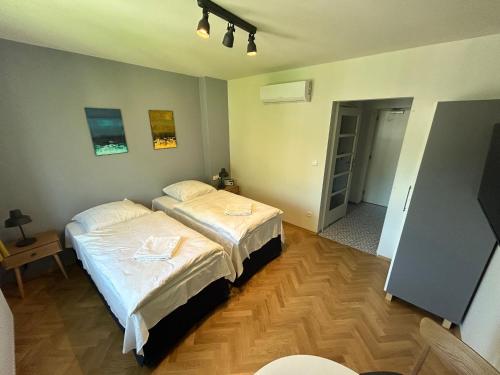 Cybulskiego Guest Roomsにあるベッド