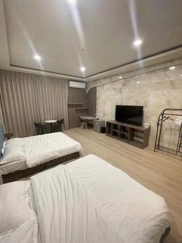 Ein Bett oder Betten in einem Zimmer der Unterkunft 橋燈民宿