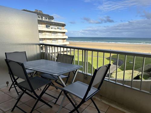 452 - Appartement T2 vue mer, à 50m de la plage.