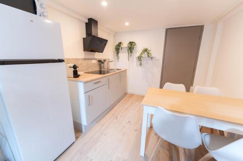 Dapur atau dapur kecil di Hotel Les Orangers