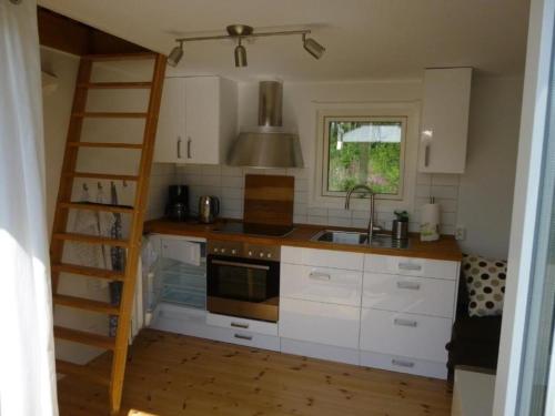 Dapur atau dapur kecil di Kleines Ferienhaus - Tiny house - auf Gotland 700 Meter zum Meer