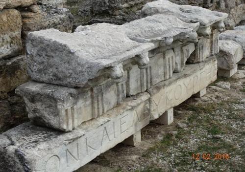 a group of stone benches sitting next to a stone wall at Oskar Thermal Hotel in Pamukkale