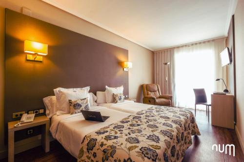 Postel nebo postele na pokoji v ubytování Num Hotel