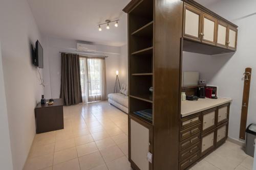a room with a kitchen and a living room at Xelidonia Apartments by RentalsPro - Nikiti Halkidiki in Metamorfosi