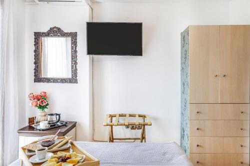 LeisureNest Villa Pefkochoriにあるテレビまたはエンターテインメントセンター