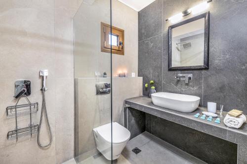 LeisureNest Villa Pefkochoriにあるバスルーム