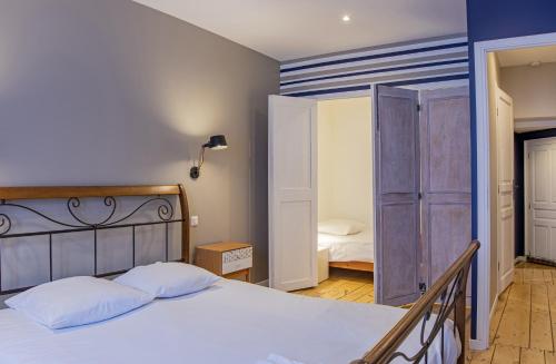 Posteľ alebo postele v izbe v ubytovaní L'Octroi, maison au cœur de St Dyé sur Loire