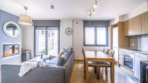 Una cocina o zona de cocina en Tarter Mountain Suites