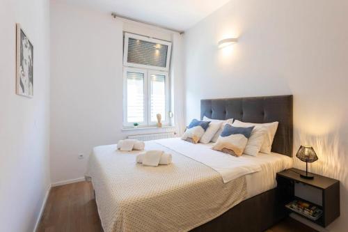 Niko and Sofia's apartment URBAN STAY