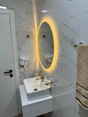 AMEL Deluxe Apartment tesisinde bir banyo