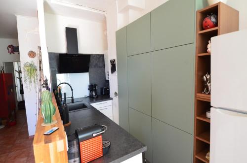 Photo de la galerie de l'établissement DROUOT - Charmant T2 au coeur du port, à Nice