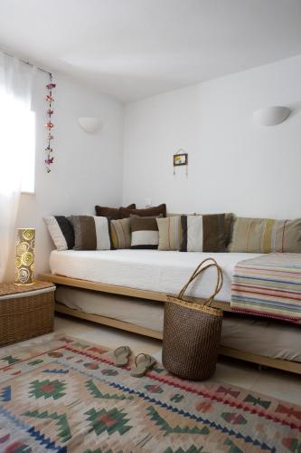 Кровать или кровати в номере Sea Paros Holiday Villa with panoramic views over Naoussa bay