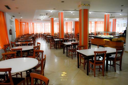 Restaurant ou autre lieu de restauration dans l'établissement Elkhima