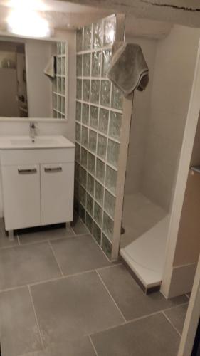 Loft duplex Rez-de-chaussée sous sol 100m2 climatisé centre historique Aix-en-Provence