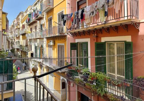 a building with green and yellow doors and windows at Solemar Sicilia - Casa Enrica in Palermo