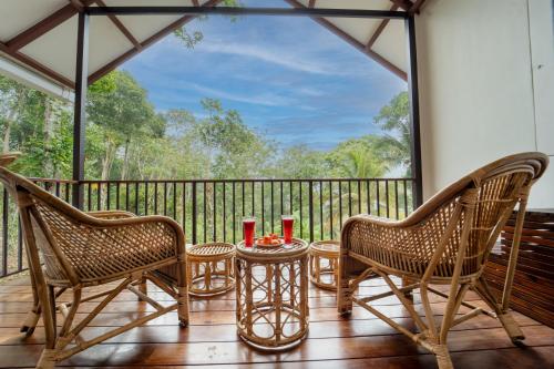 Ein Balkon oder eine Terrasse in der Unterkunft Coffee and Pepper Plantation Homestay
