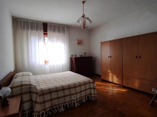 En eller flere senger på et rom på Il rifugio di Serena