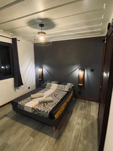 a bedroom with a bed and a ceiling at LA VILLA ELISA in Cilaos