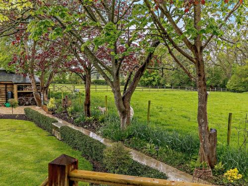 Fotografie z fotogalerie ubytování 1 Bed in Tewkesbury 94686 v destinaci Bushley