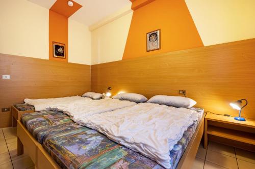 a bedroom with a large bed in a room at Appartamento Alexander in Tignale